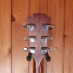 Retro della Yamaha APX-3 con segni di utilizzo e particolare delle meccaniche cromate