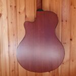 Retro della Yamaha APX-3 con finitura satinata e segni di utilizzo