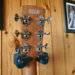 Meccaniche aperte cromate 18:1 della Harley Benton CLO-65SE